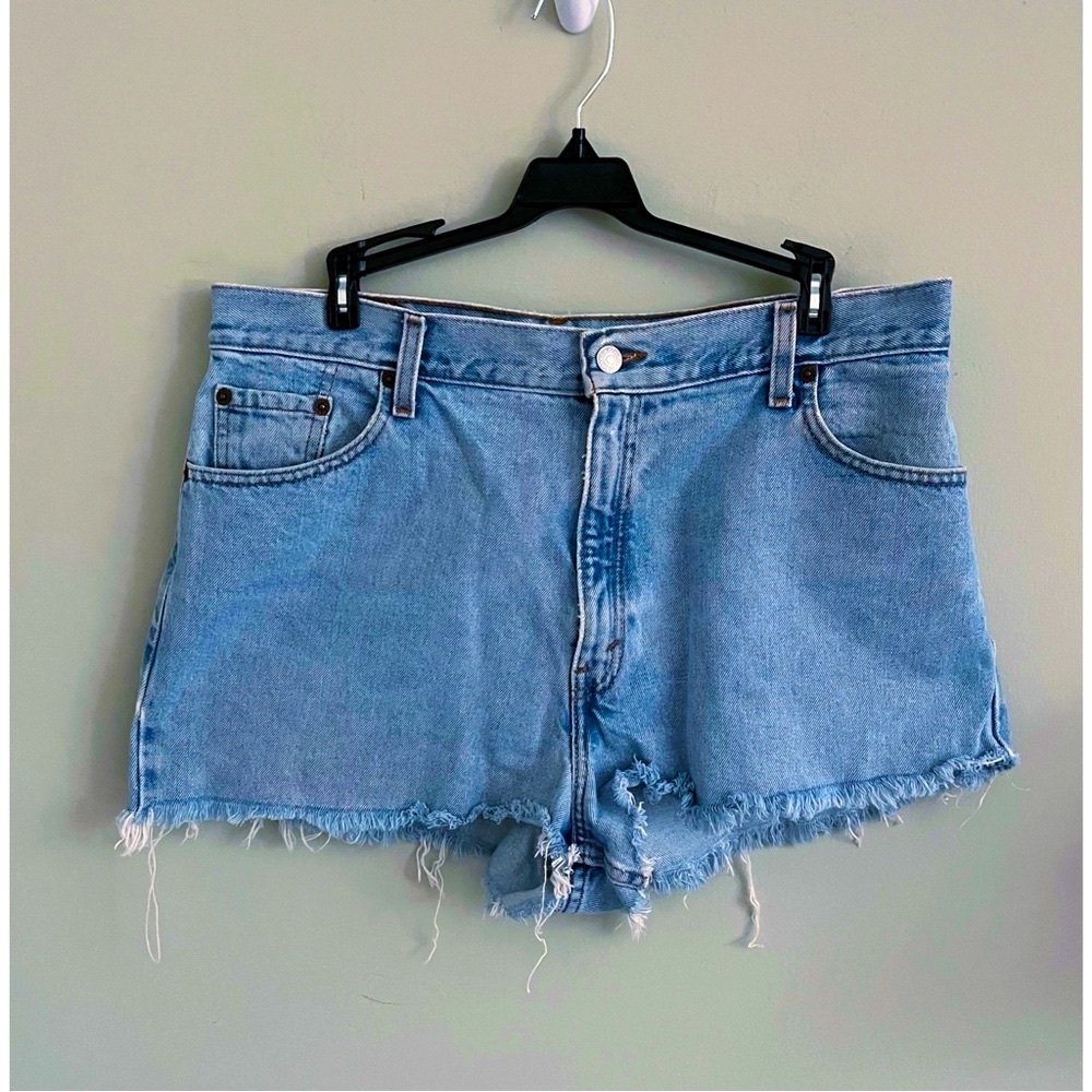 Vintage Levi’s cut off jean 550 shorts relaxed fit, tapered leg